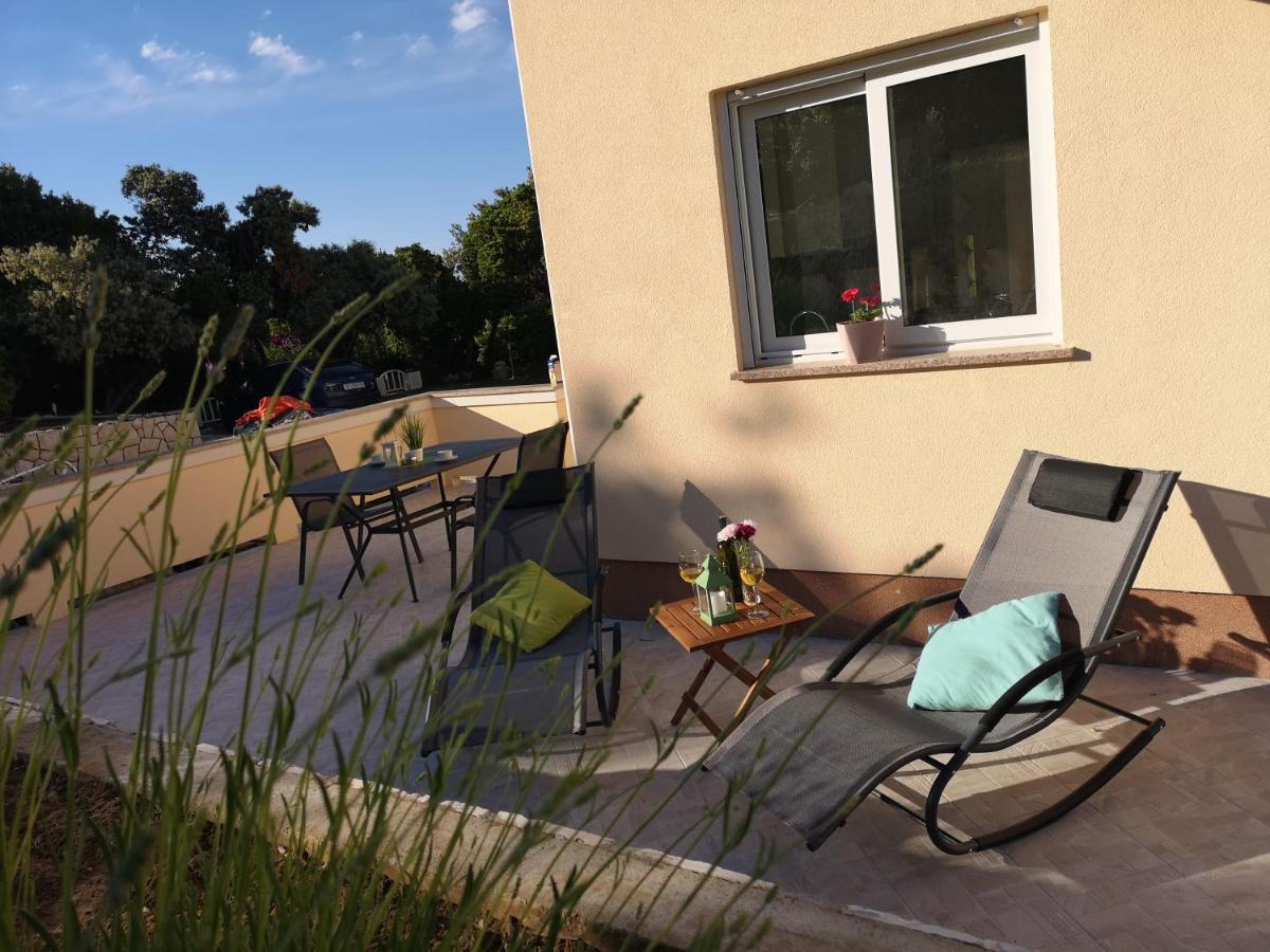 Apartmani "Sandro" Gonar Rab Town Exterior photo