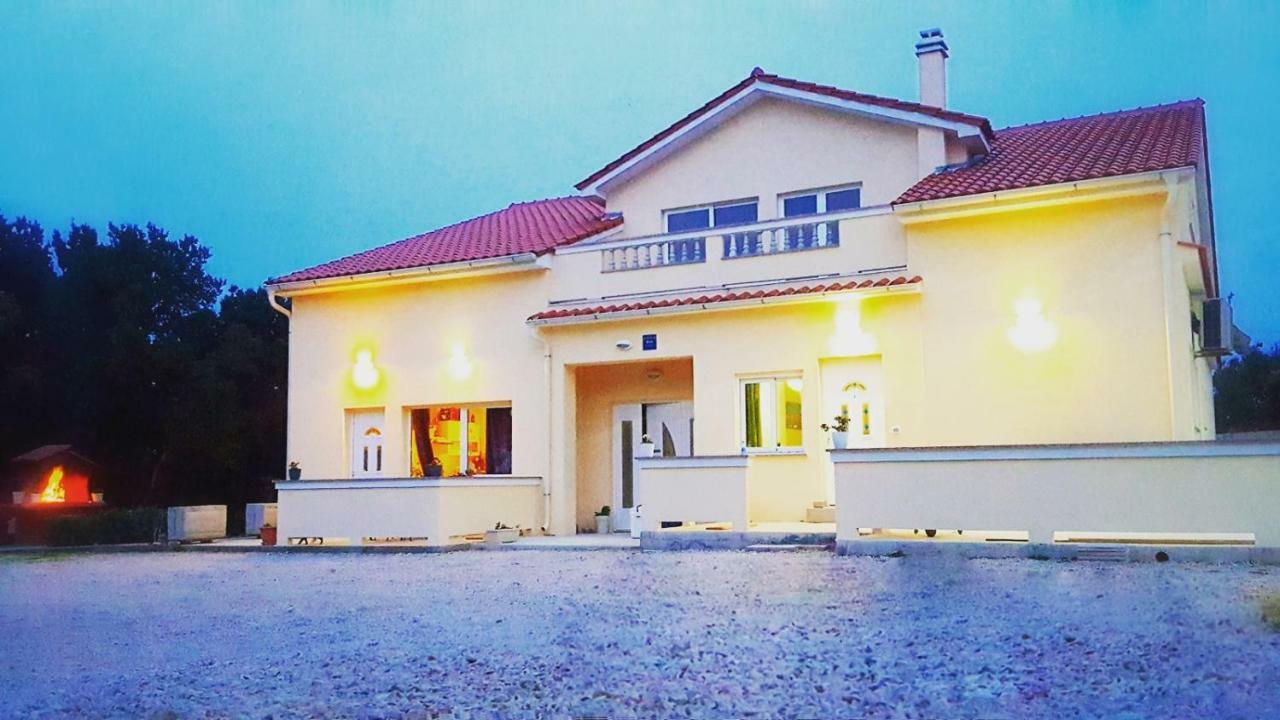 Apartmani "Sandro" Gonar Rab Town Exterior photo