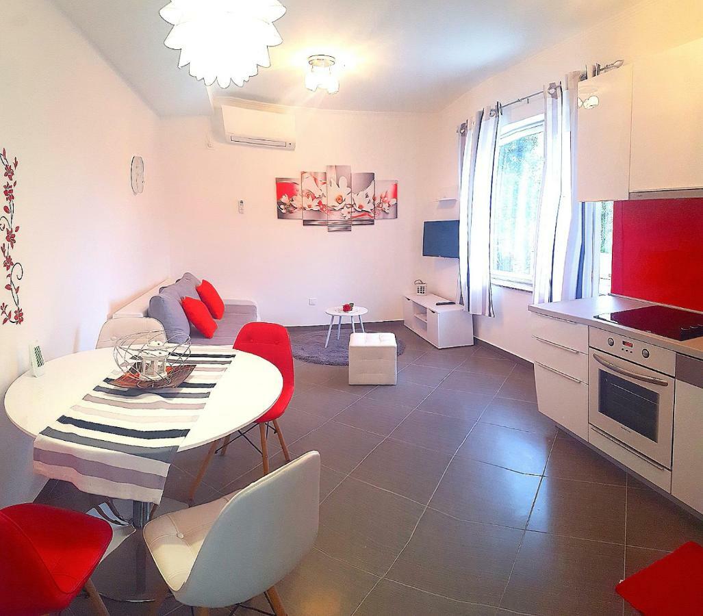 Apartmani "Sandro" Gonar Rab Town Exterior photo