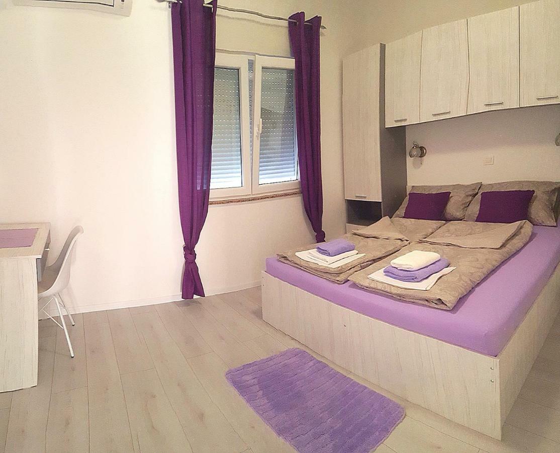 Apartmani "Sandro" Gonar Rab Town Exterior photo