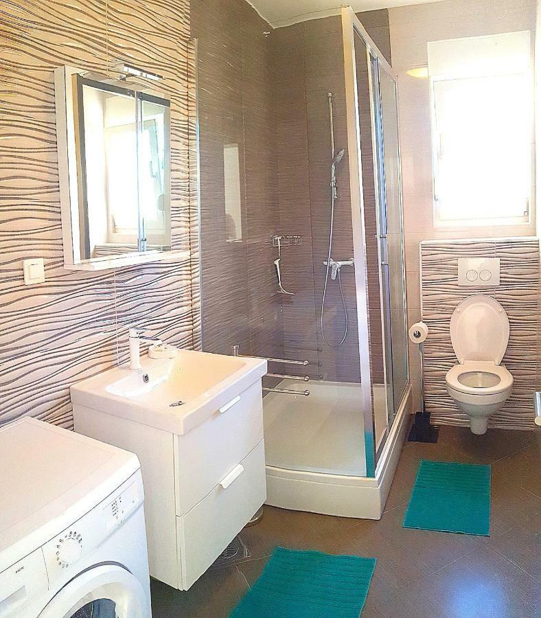 Apartmani "Sandro" Gonar Rab Town Exterior photo
