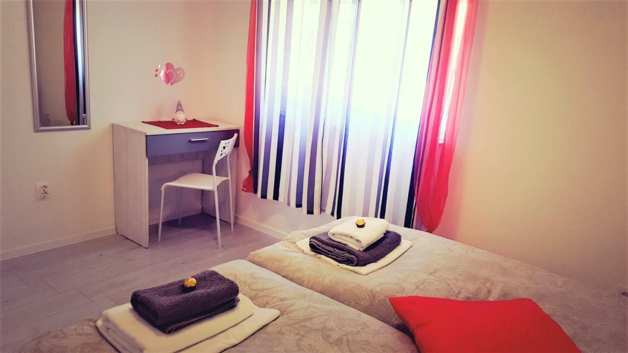 Apartmani "Sandro" Gonar Rab Town Exterior photo