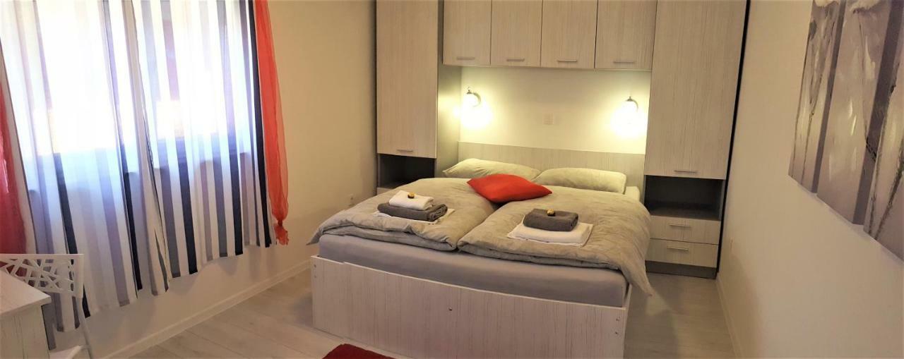 Apartmani "Sandro" Gonar Rab Town Exterior photo