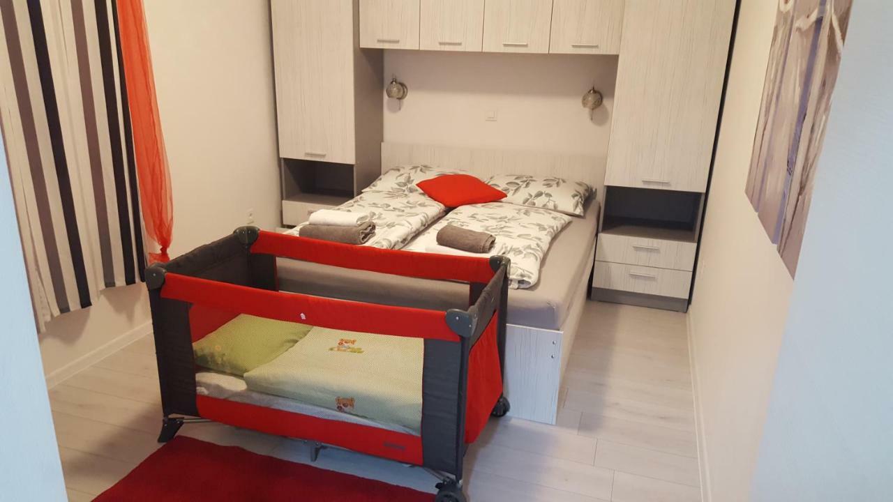 Apartmani "Sandro" Gonar Rab Town Exterior photo